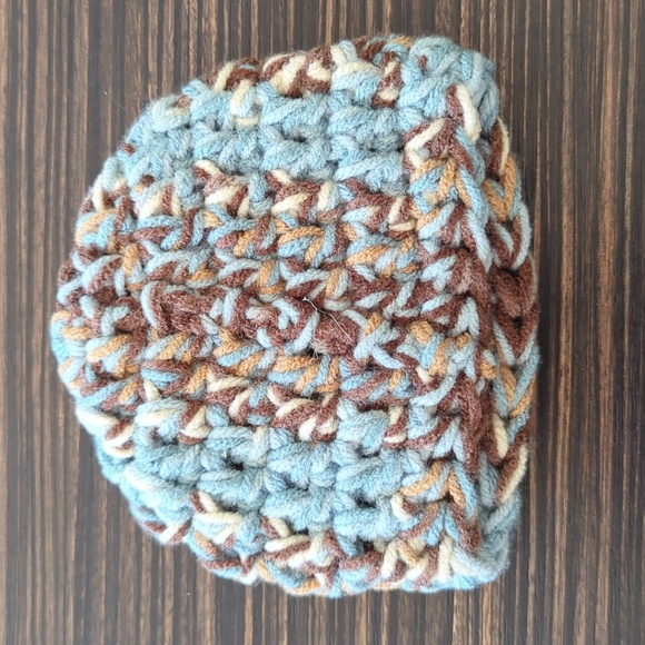 Newborn knitted hat - perfect for photoshoots - Picture 2 of 5